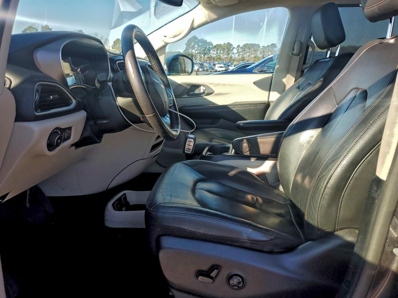 2020 Chrysler Pacifica Touring L - Фото 7