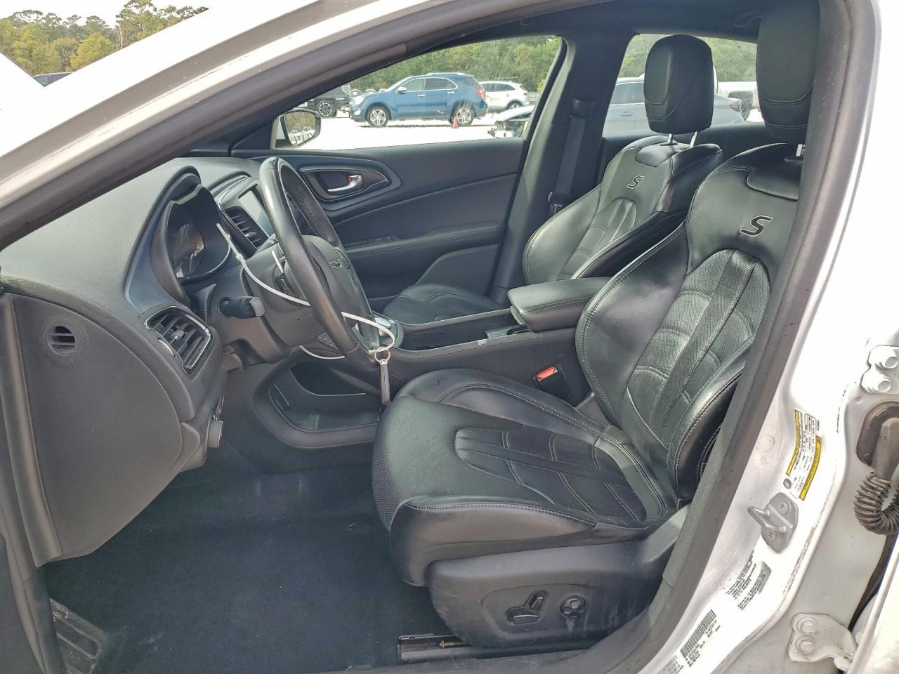 2016 Chrysler 200 S - Image 7