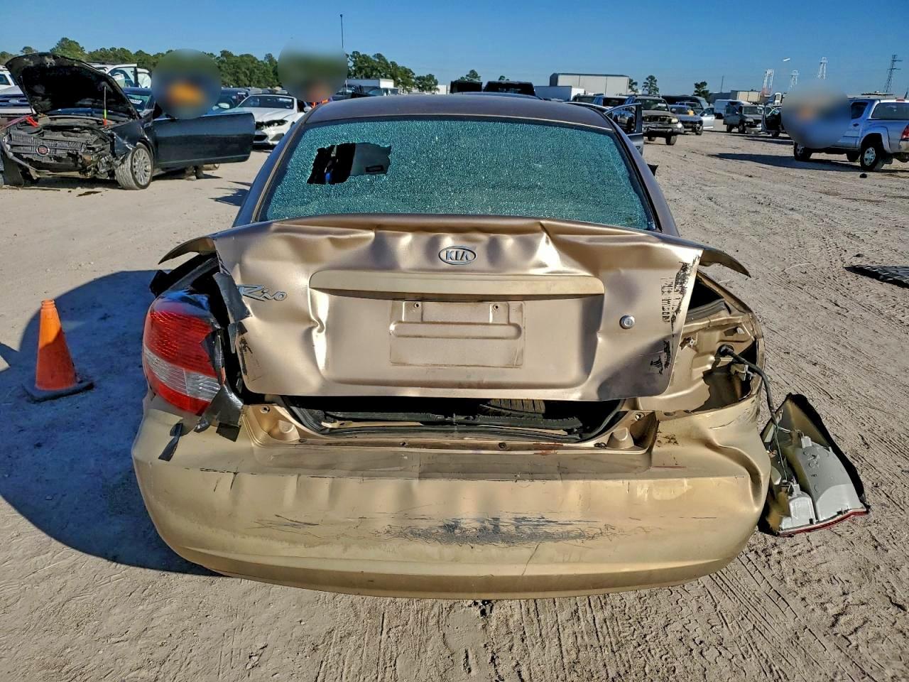 2004 Kia Rio - Image 6