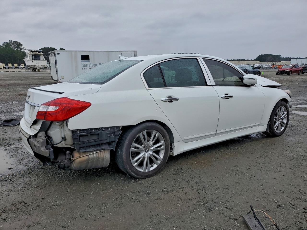 2013 Hyundai Genesis 3.8L - Фото 3