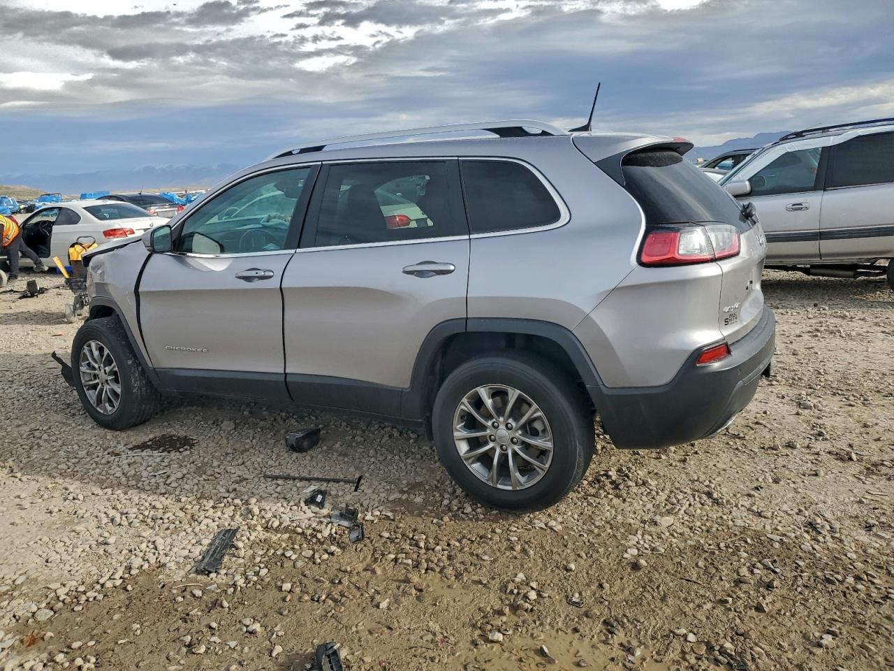 2021 Jeep Cherokee Latitude Lux - Image 2