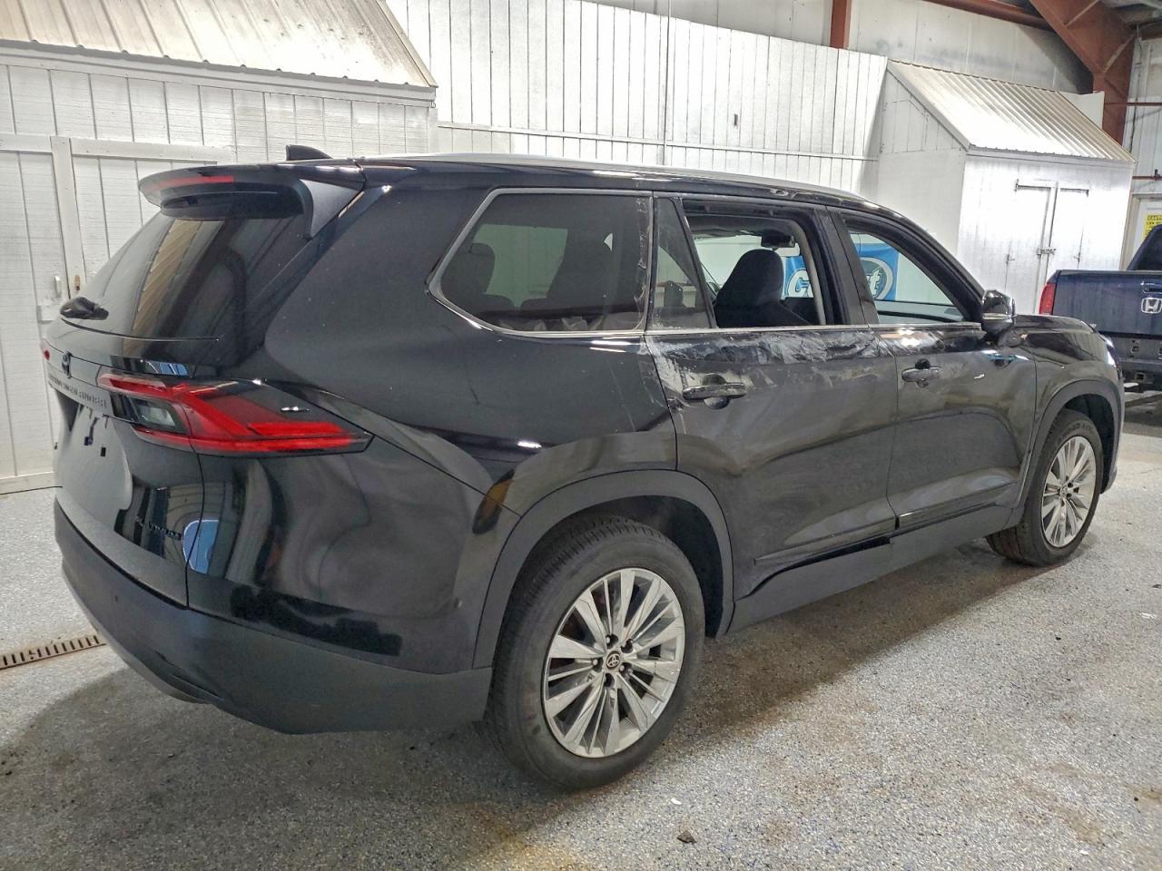 2025 Toyota Grand Highlander Le - Image 3