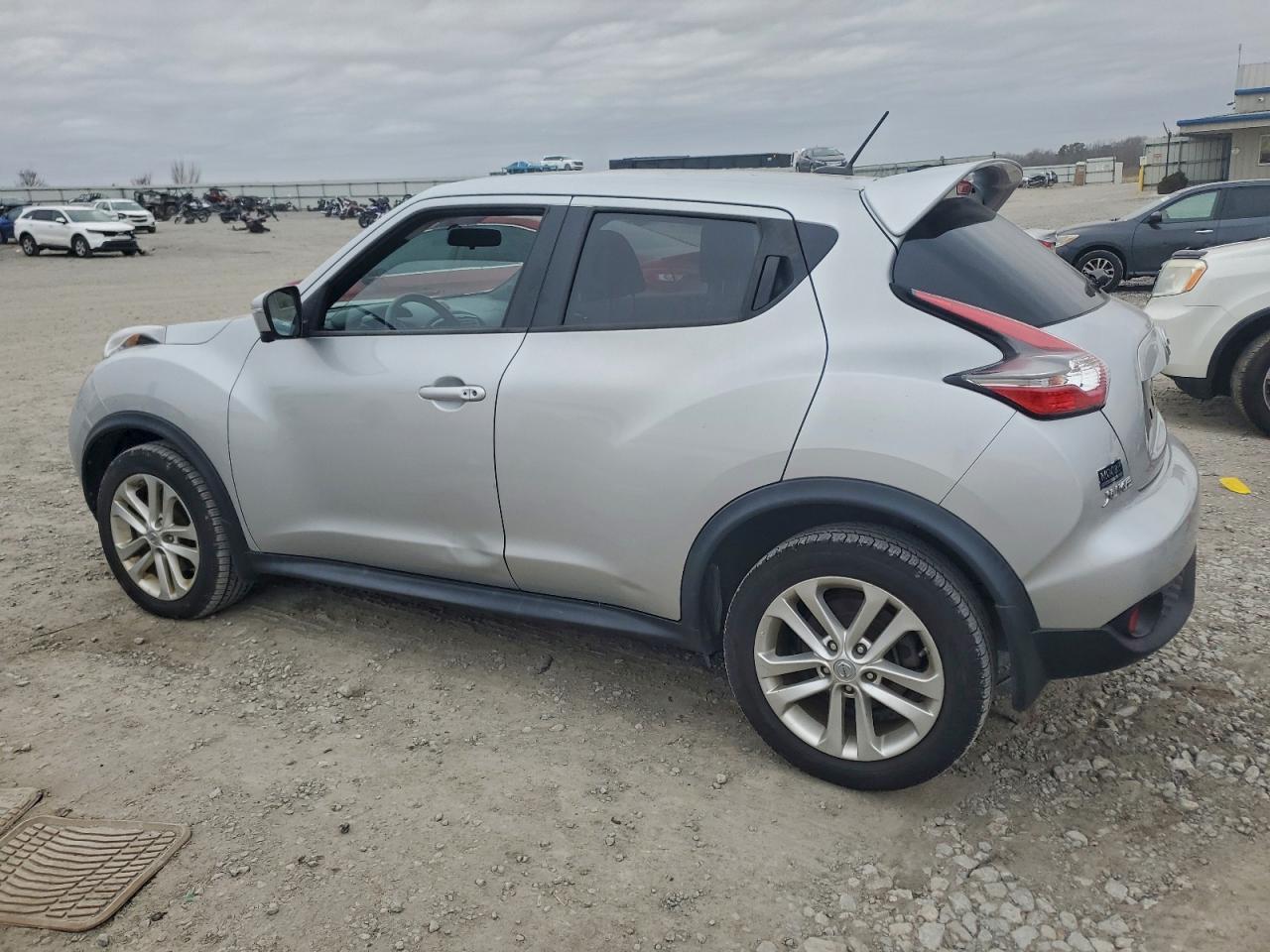 2015 Nissan Juke S - Фото 2