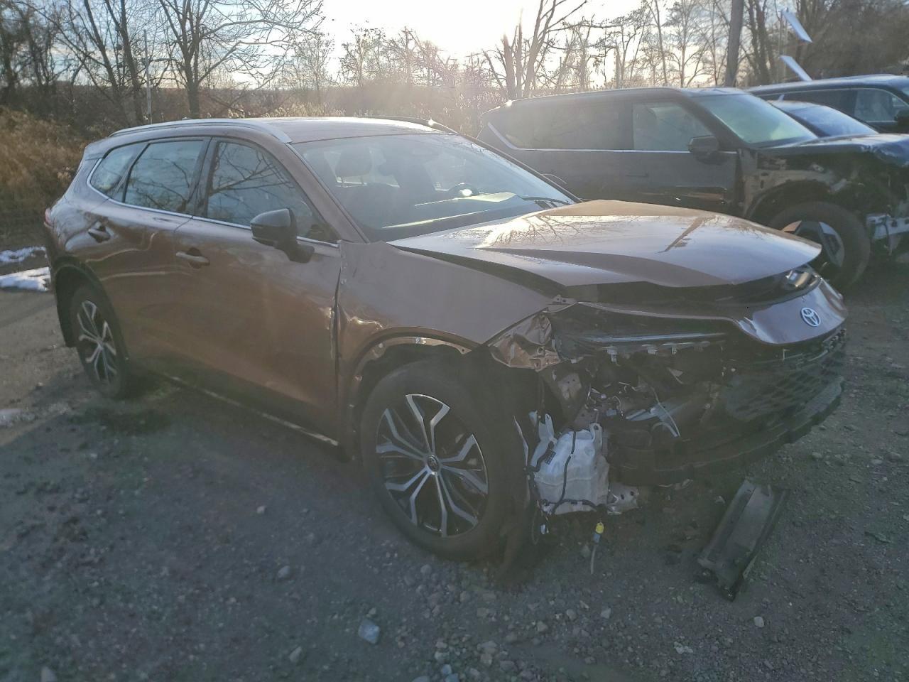 2025 Toyota Crown Signia Xle - Фото 4