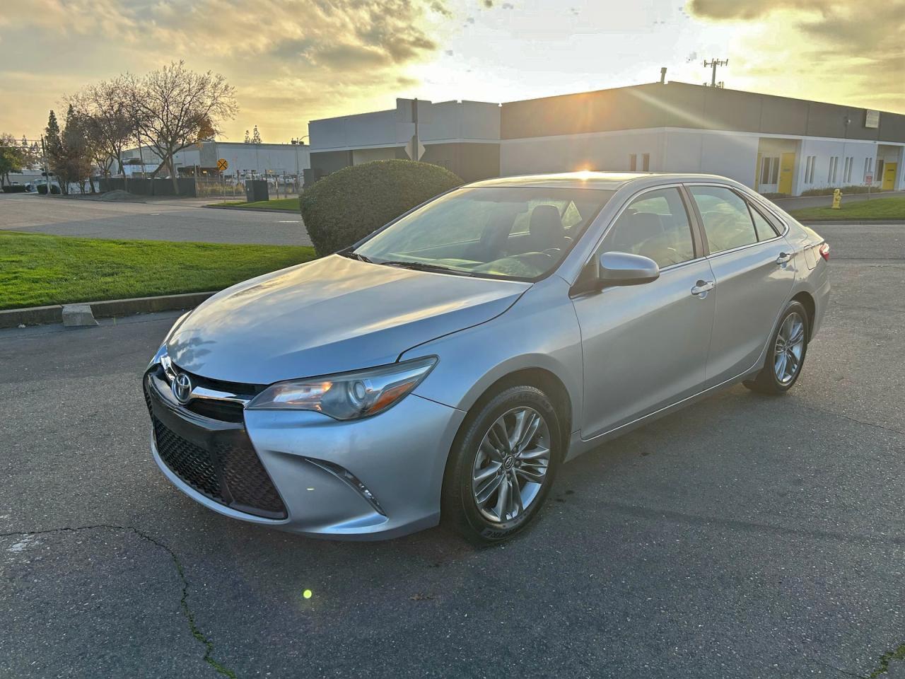 2016 Toyota Camry Le - Фото 2