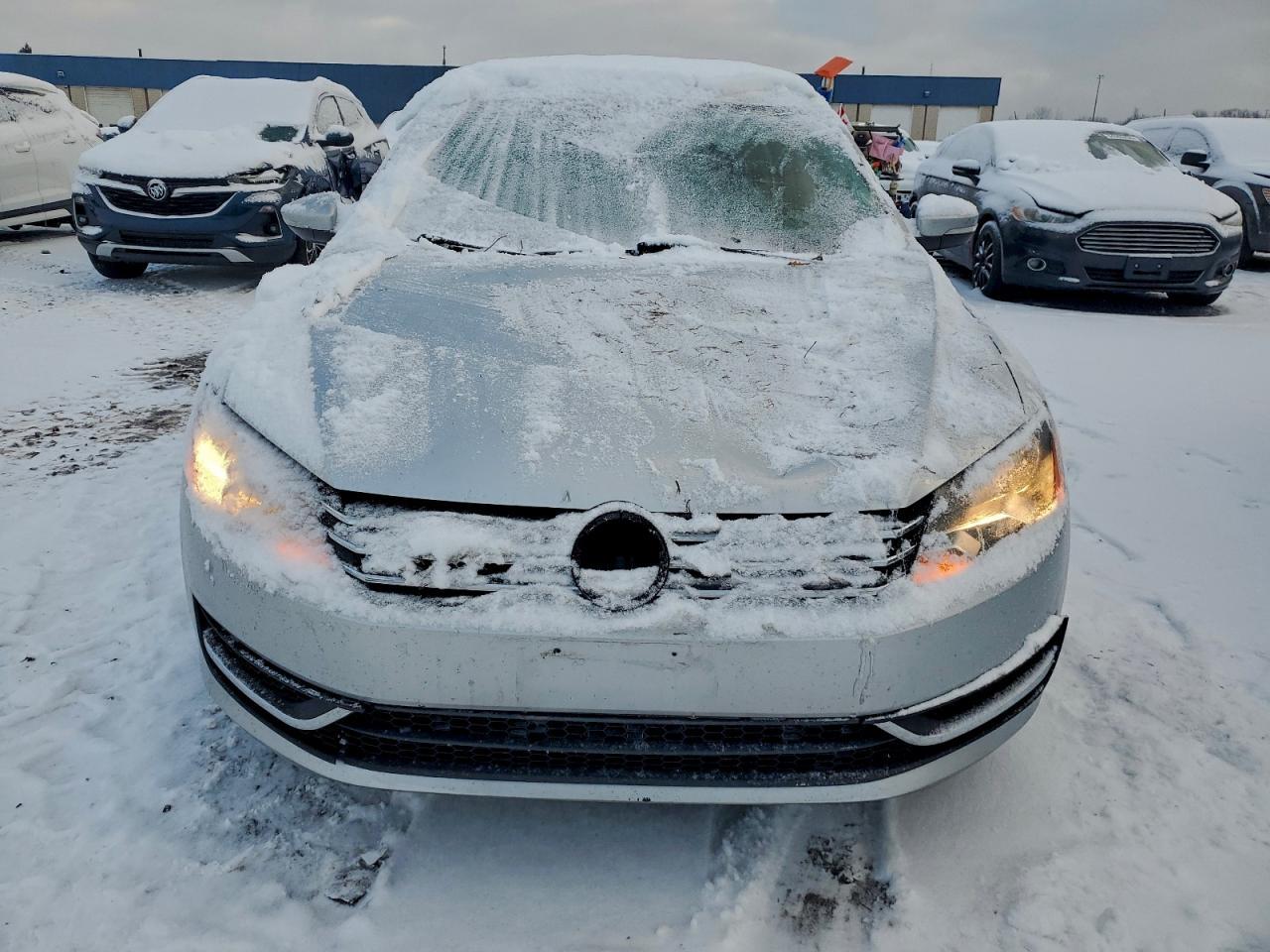 2015 Volkswagen Passat S - Фото 5