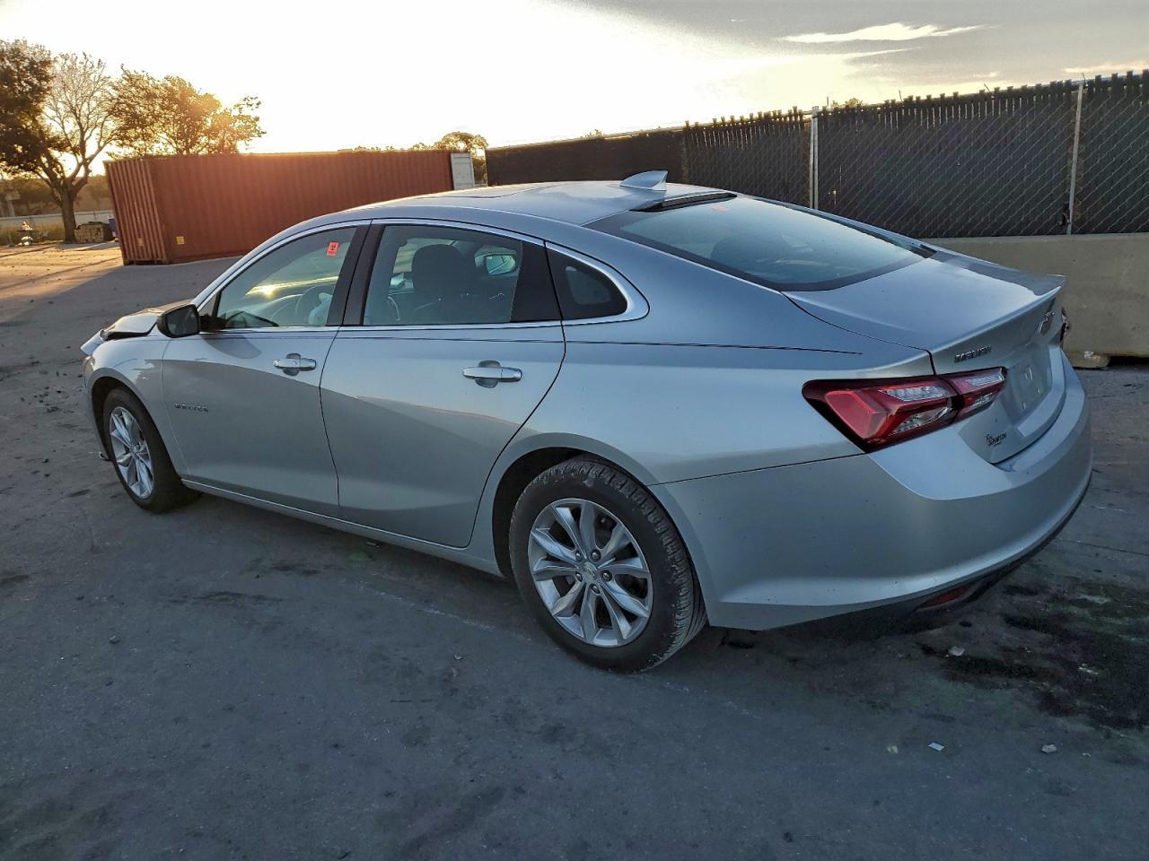 2021 Chevrolet Malibu Lt - Фото 2