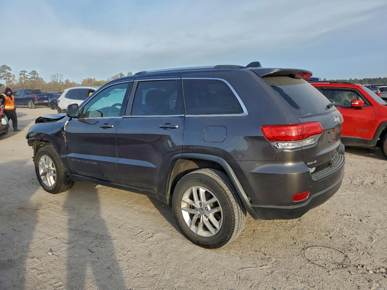 2017 Jeep Grand Cherokee Laredo - Image 2
