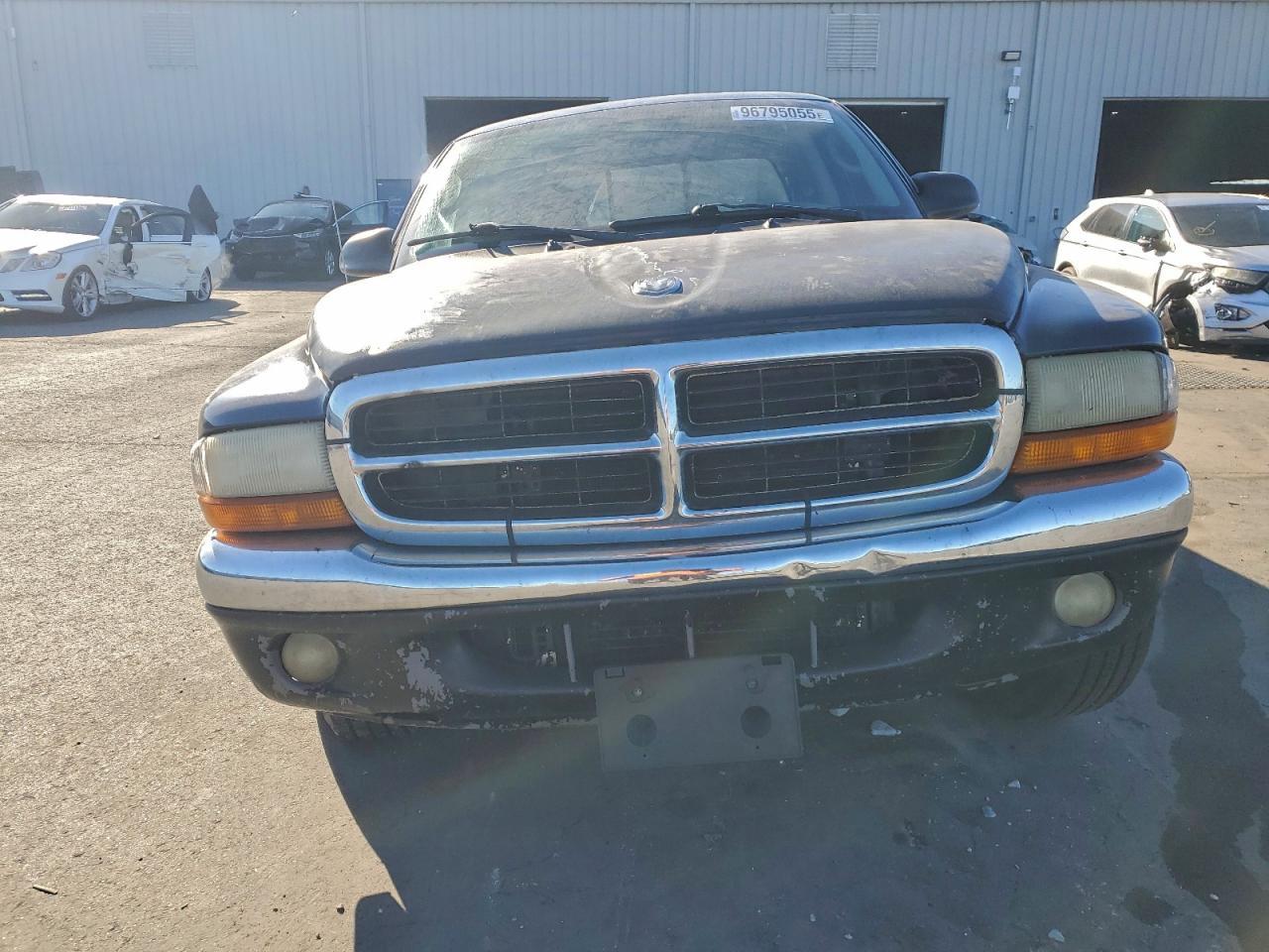 2004 Dodge Dakota - Image 5