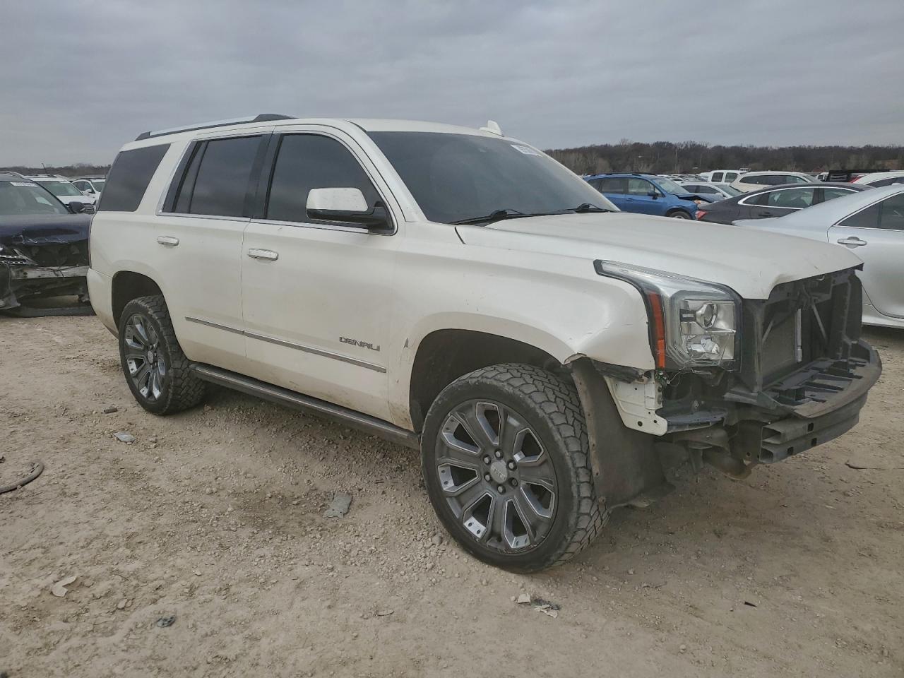 2015 GMC Yukon Denali - Image 4