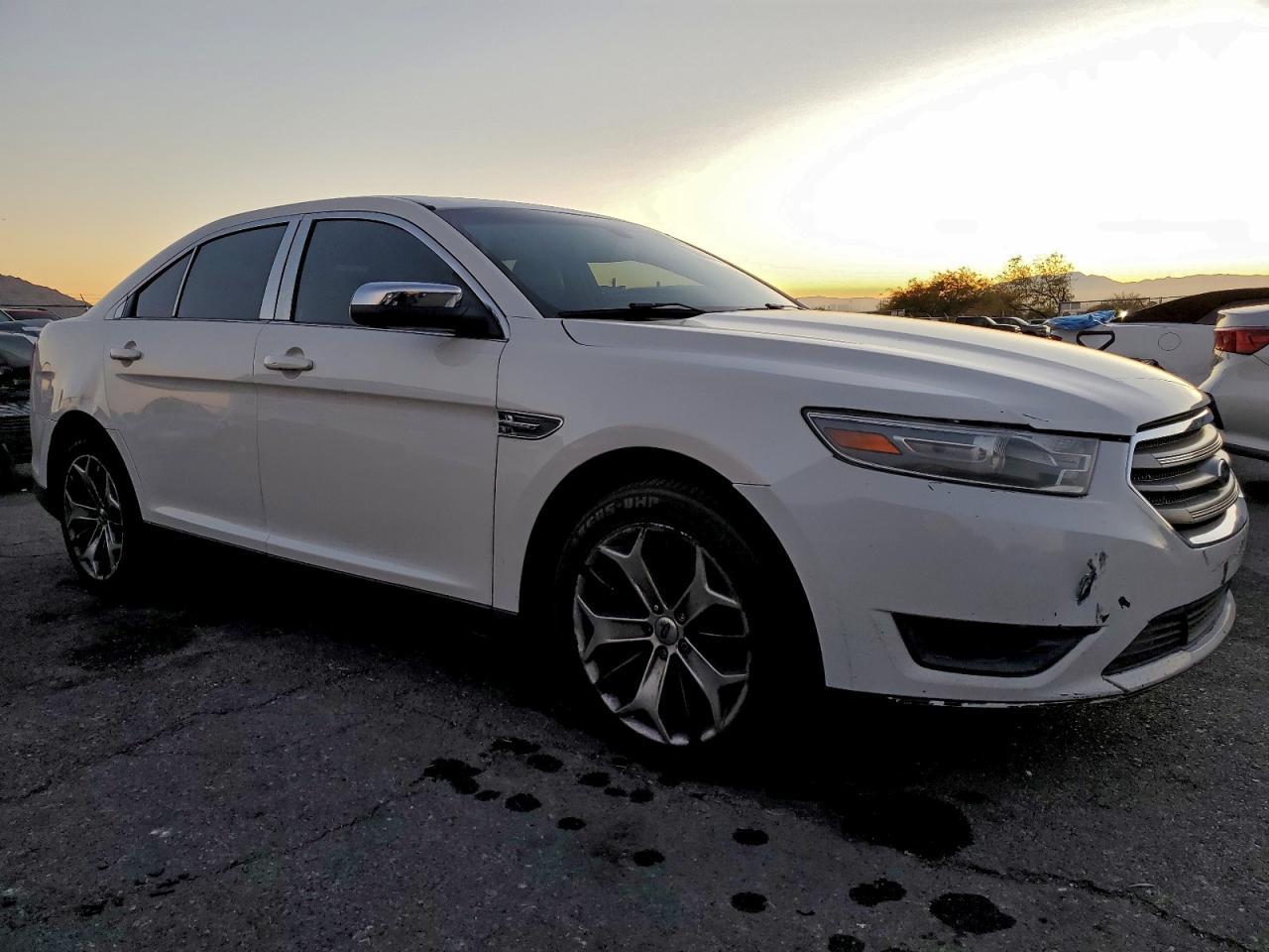 2014 Ford Taurus Limited - Image 4