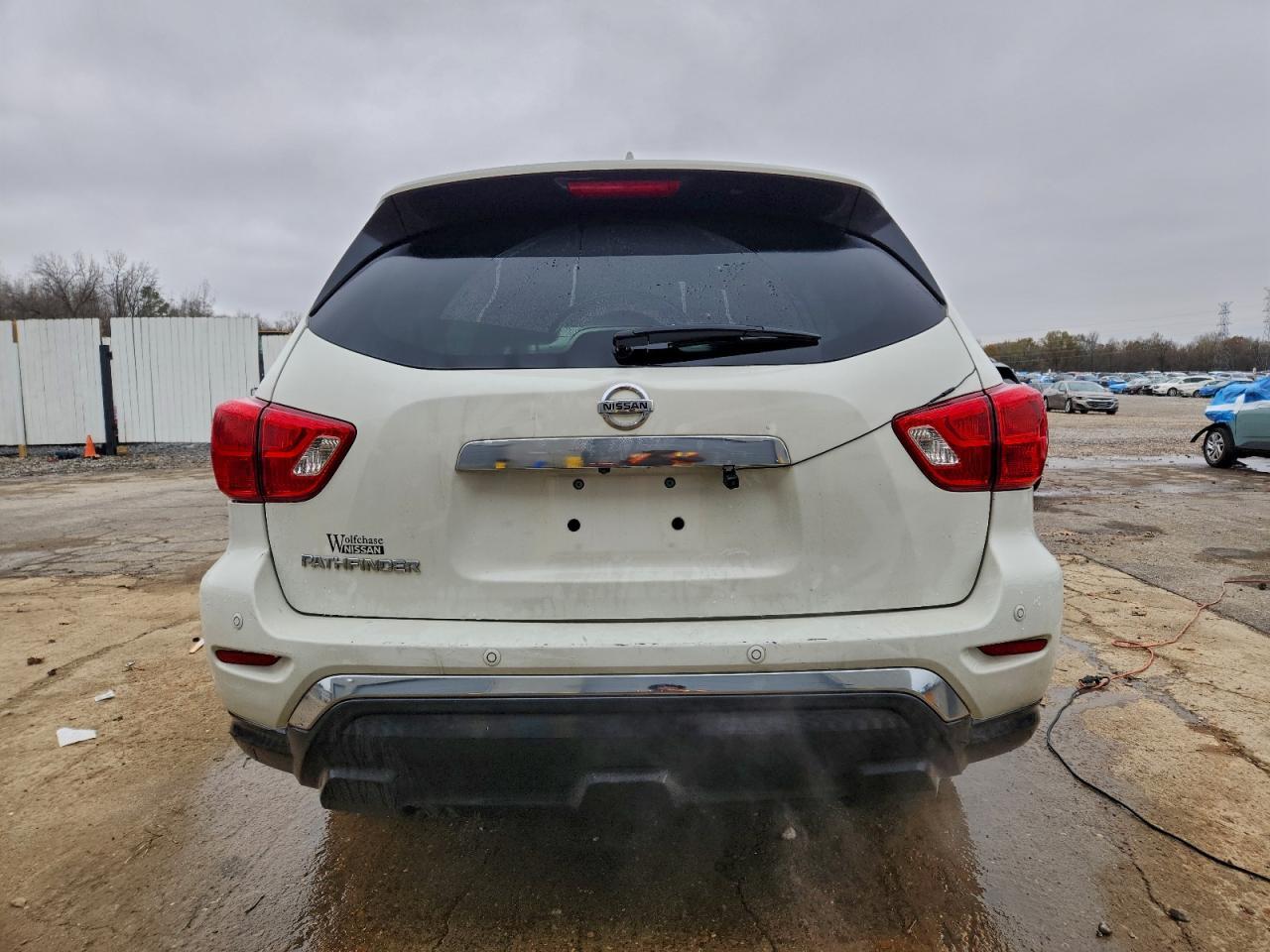 2019 Nissan Pathfinder S - Image 6