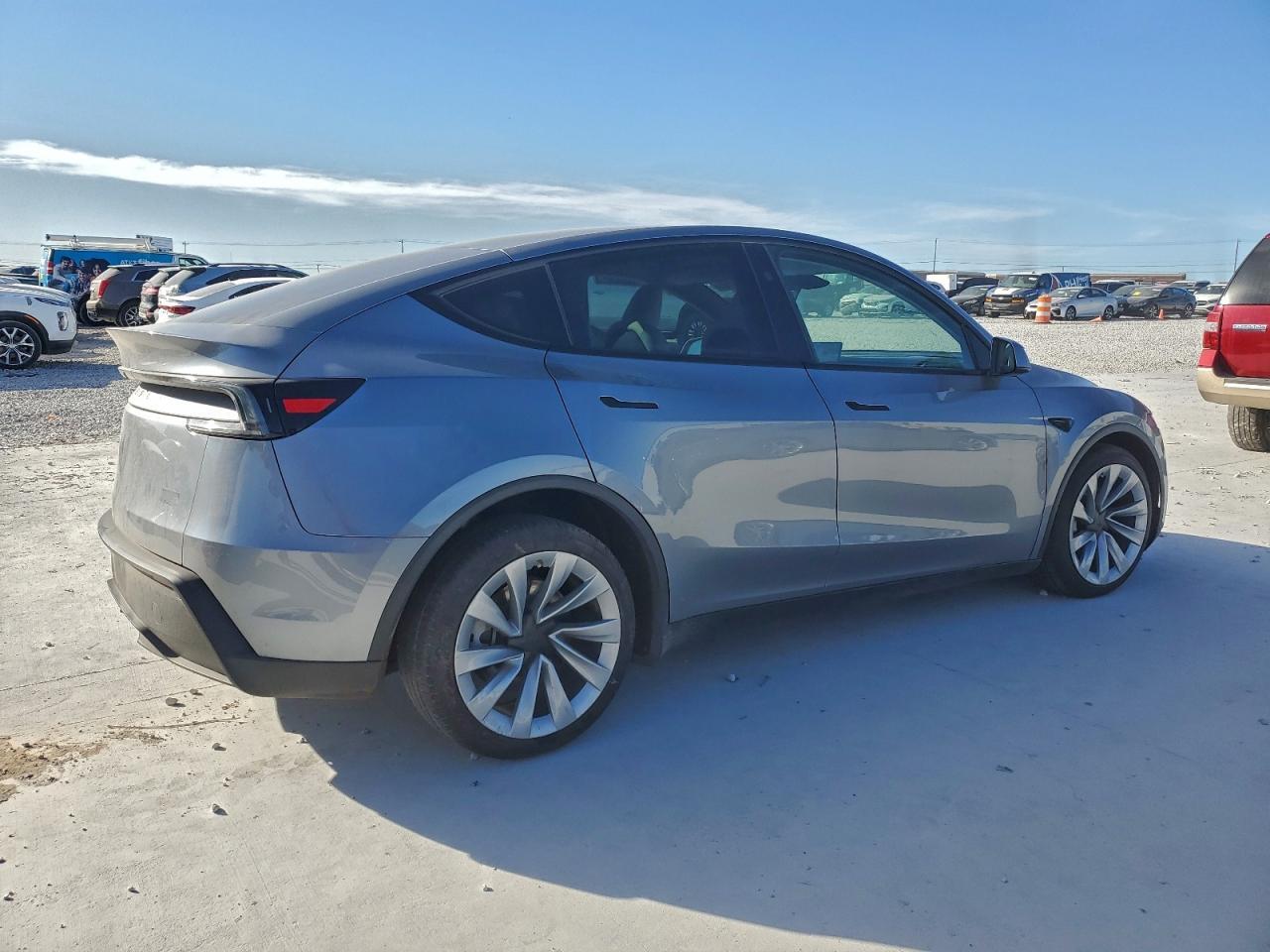 2026 Tesla Model Y - Фото 3
