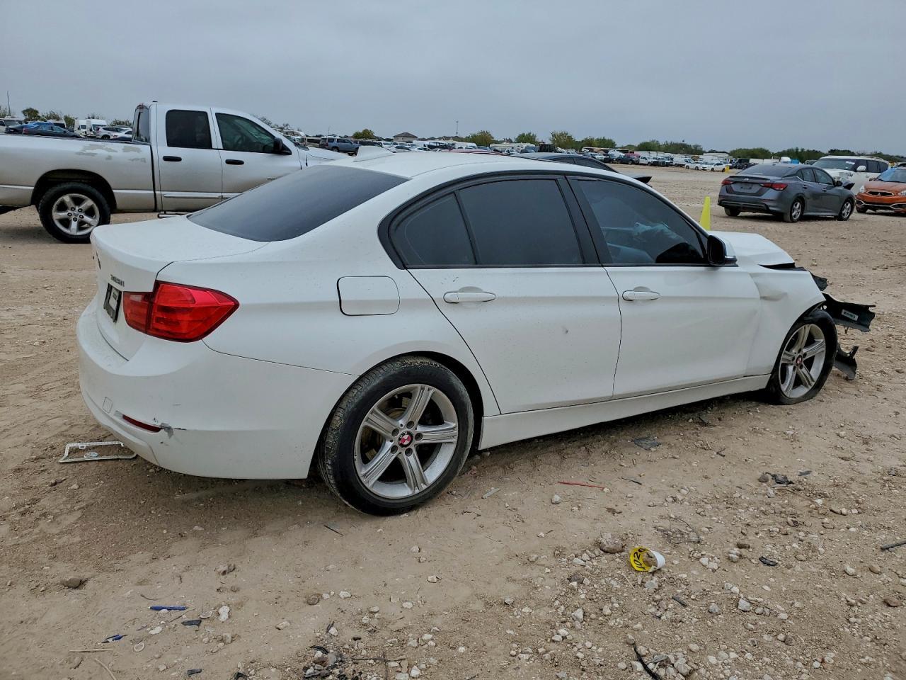 2013 BMW 328 Xi Sulev - Image 3