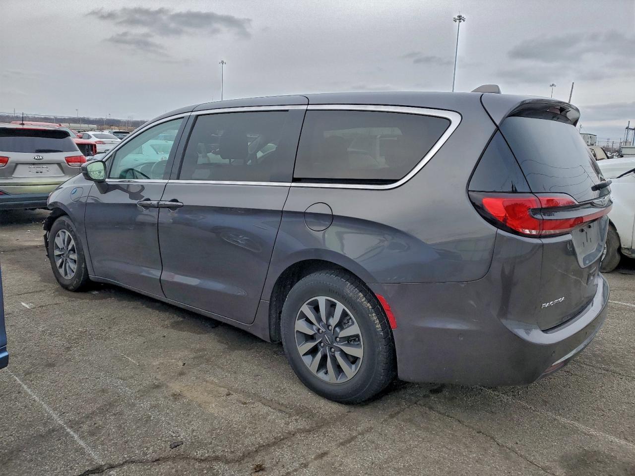 2022 Chrysler Pacifica Hybrid Touring L - Image 2