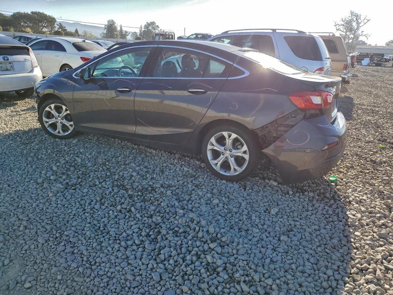 2016 Chevrolet Cruze Premier - Фото 2