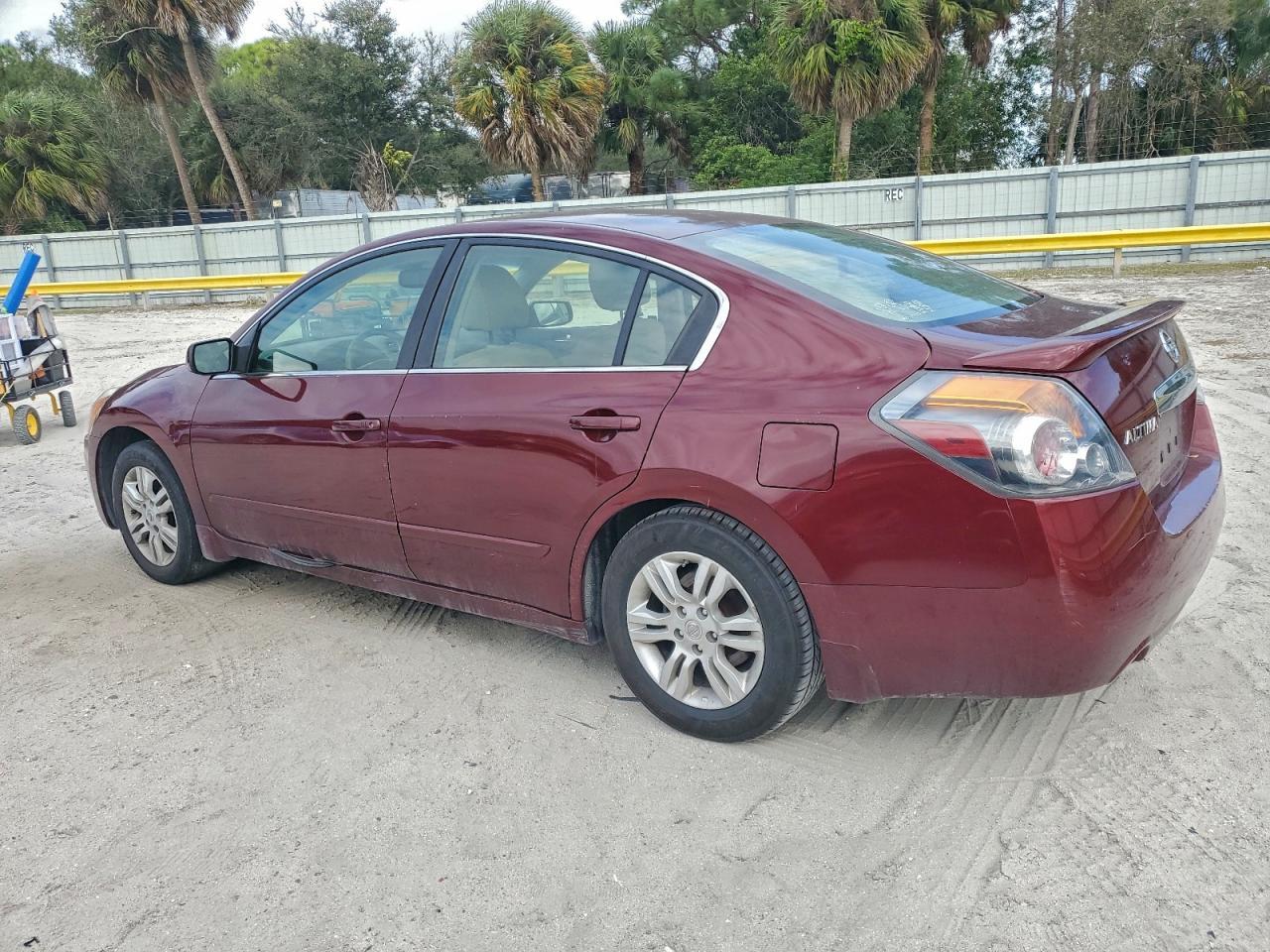 2012 Nissan Altima Base - Фото 2