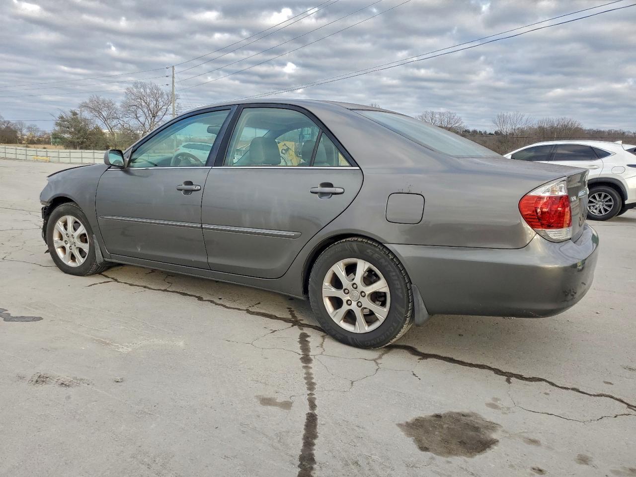 2005 Toyota Camry Le - Фото 2