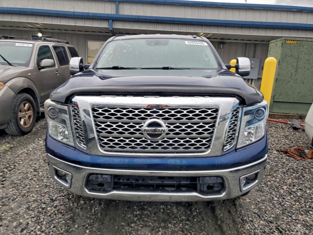 2017 Nissan Titan Sv - Image 5