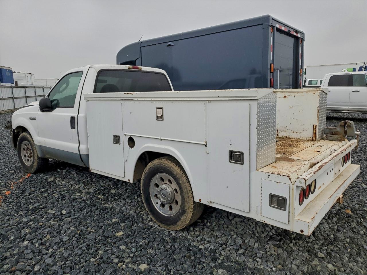 2005 Ford F250 Utility / Service Truck - Image 2