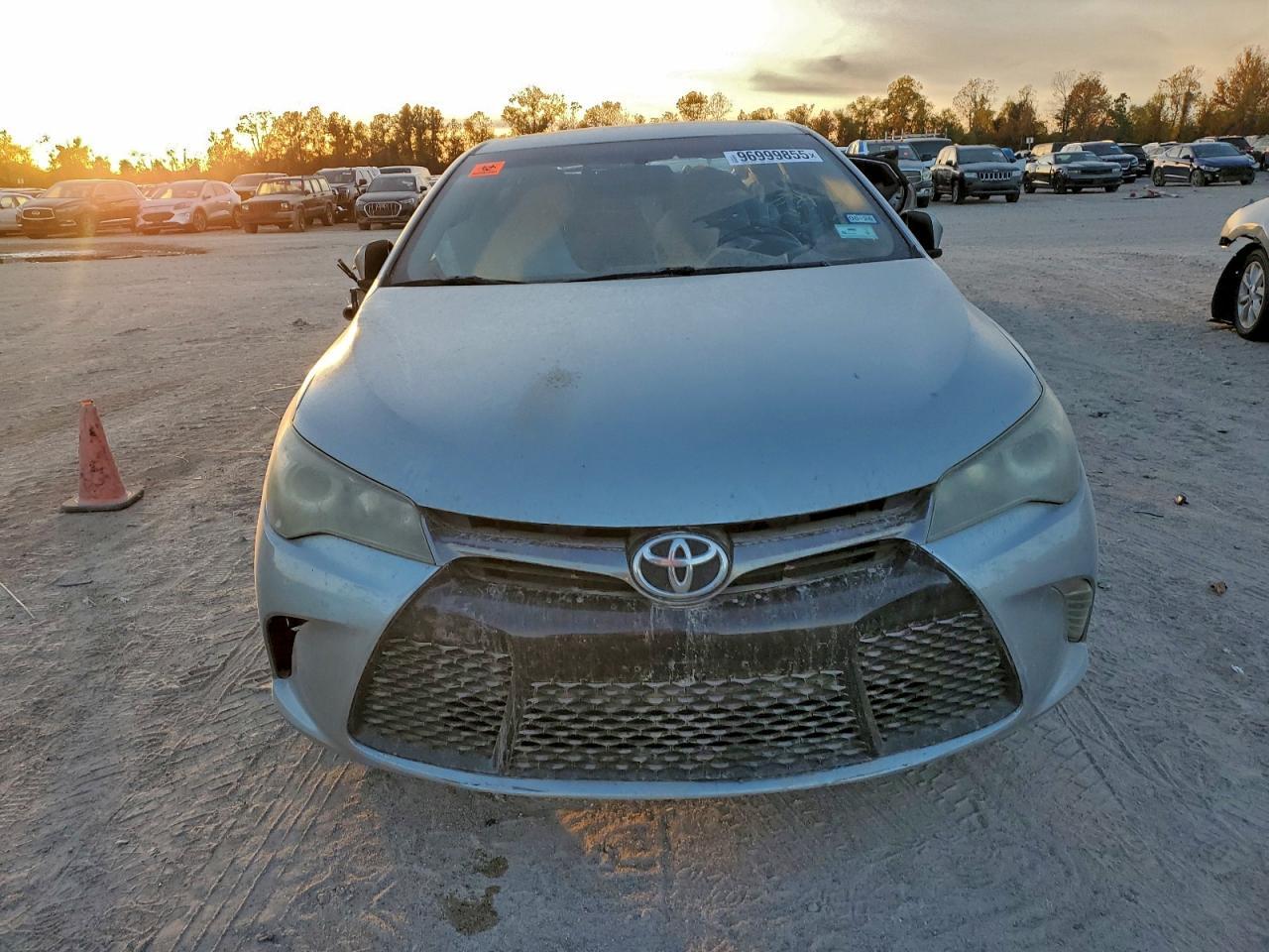 2016 Toyota Camry - Image 5