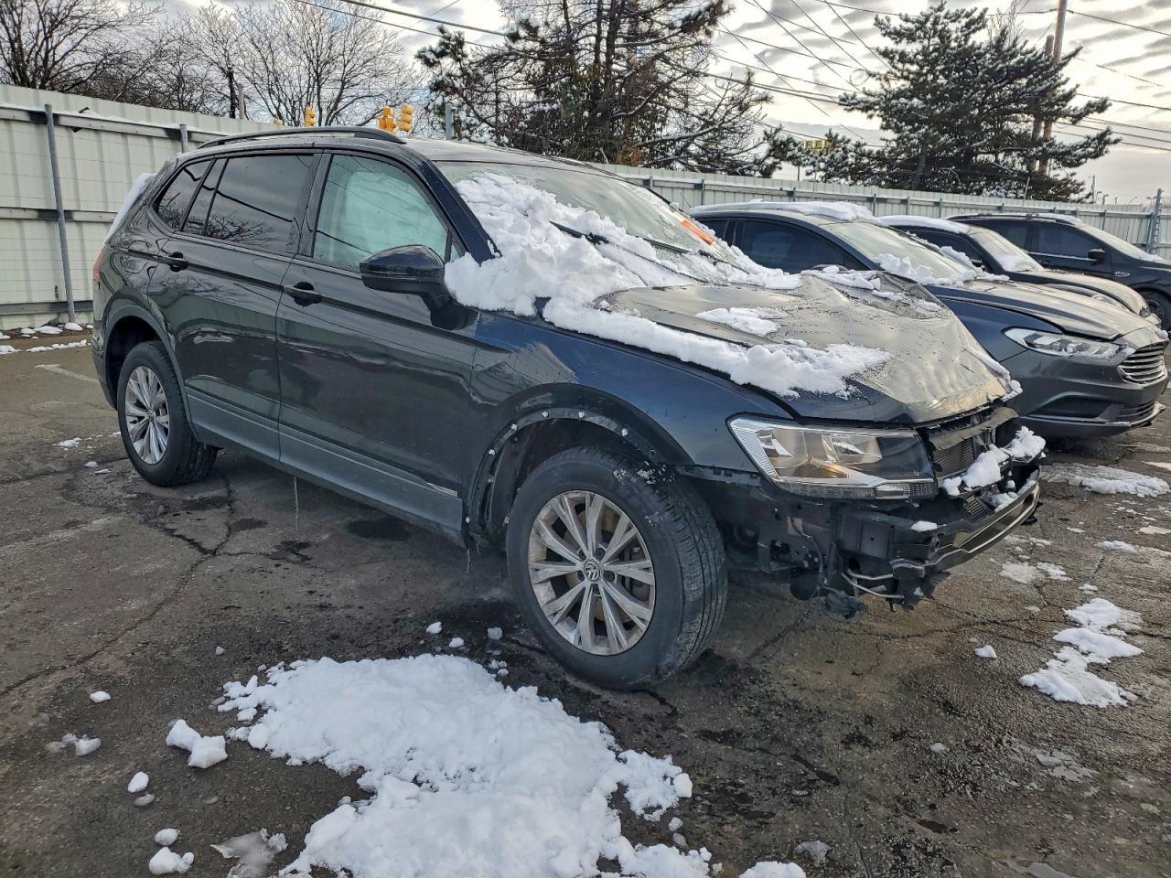 2020 Volkswagen Tiguan S - Фото 4