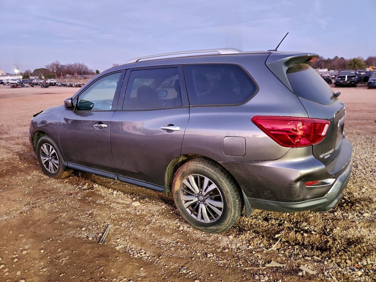 2017 Nissan Pathfinder S - Image 2