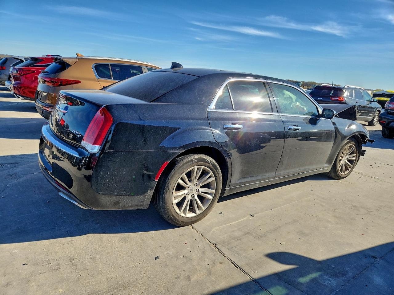2016 Chrysler 300C - Фото 3