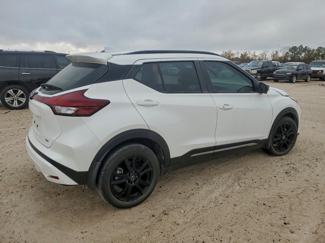 2024 Nissan Kicks Sr - Фото 3