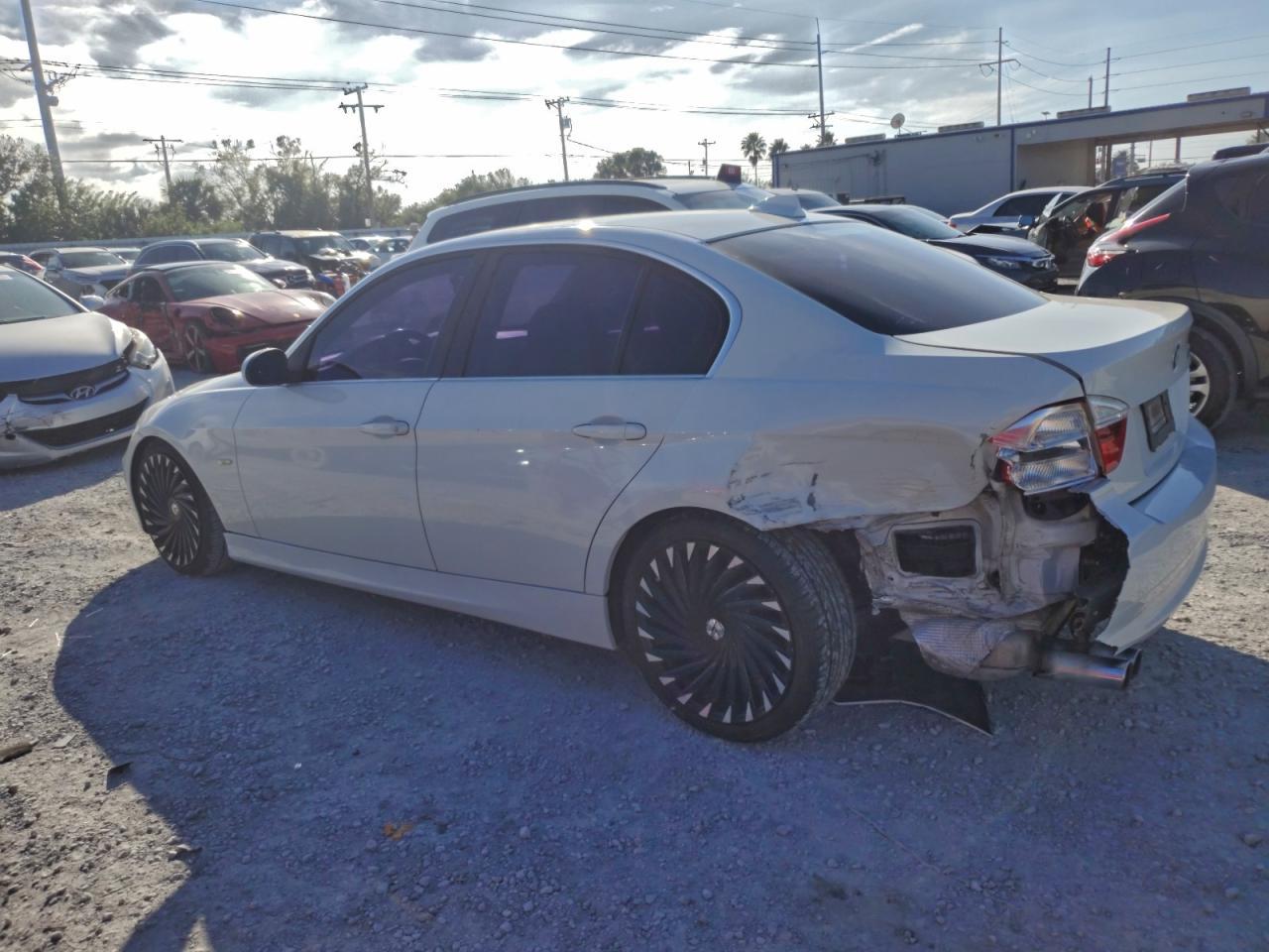 2006 BMW 330 I - Image 2