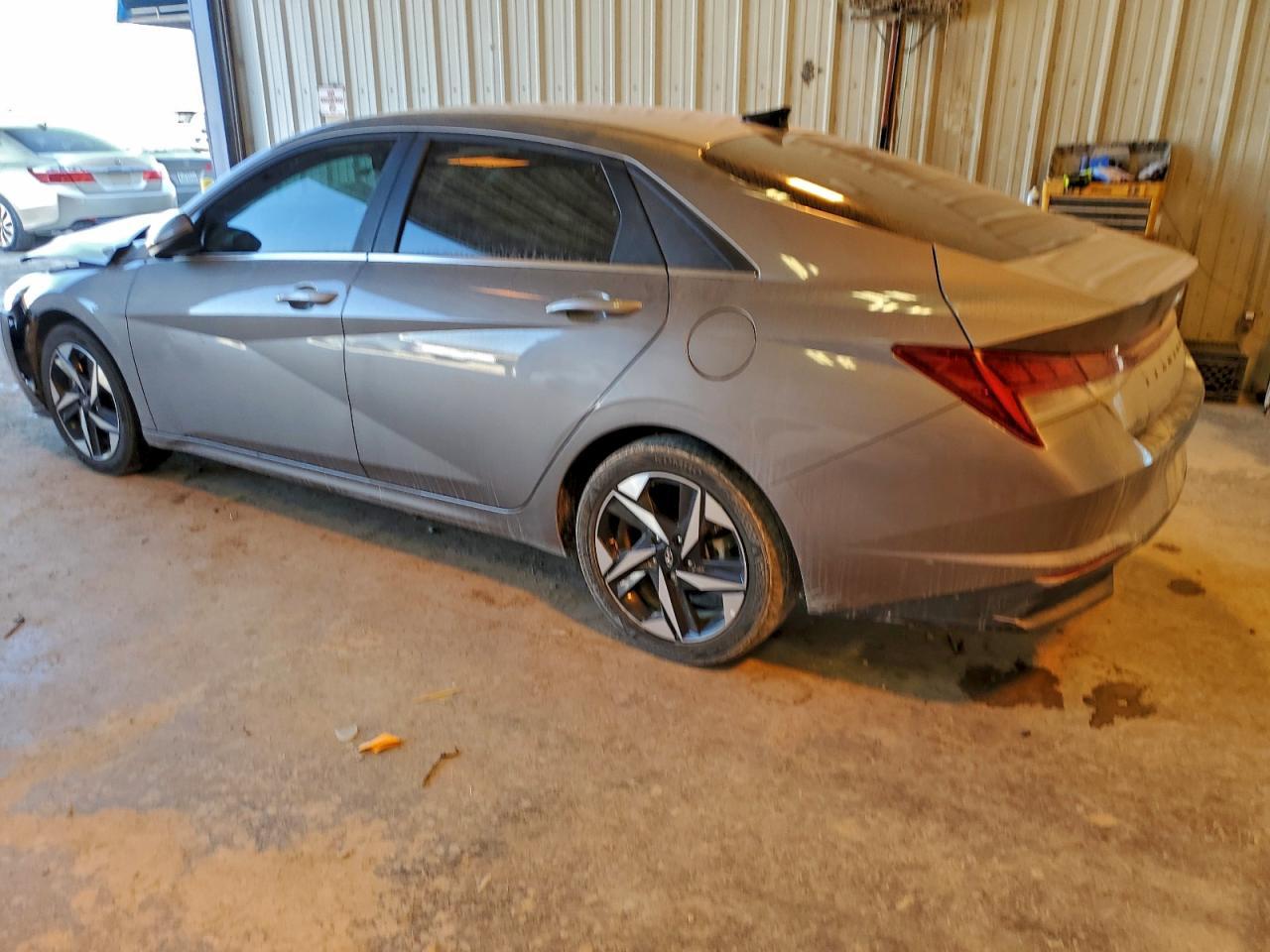 2023 Hyundai Elantra Limited - Фото 2