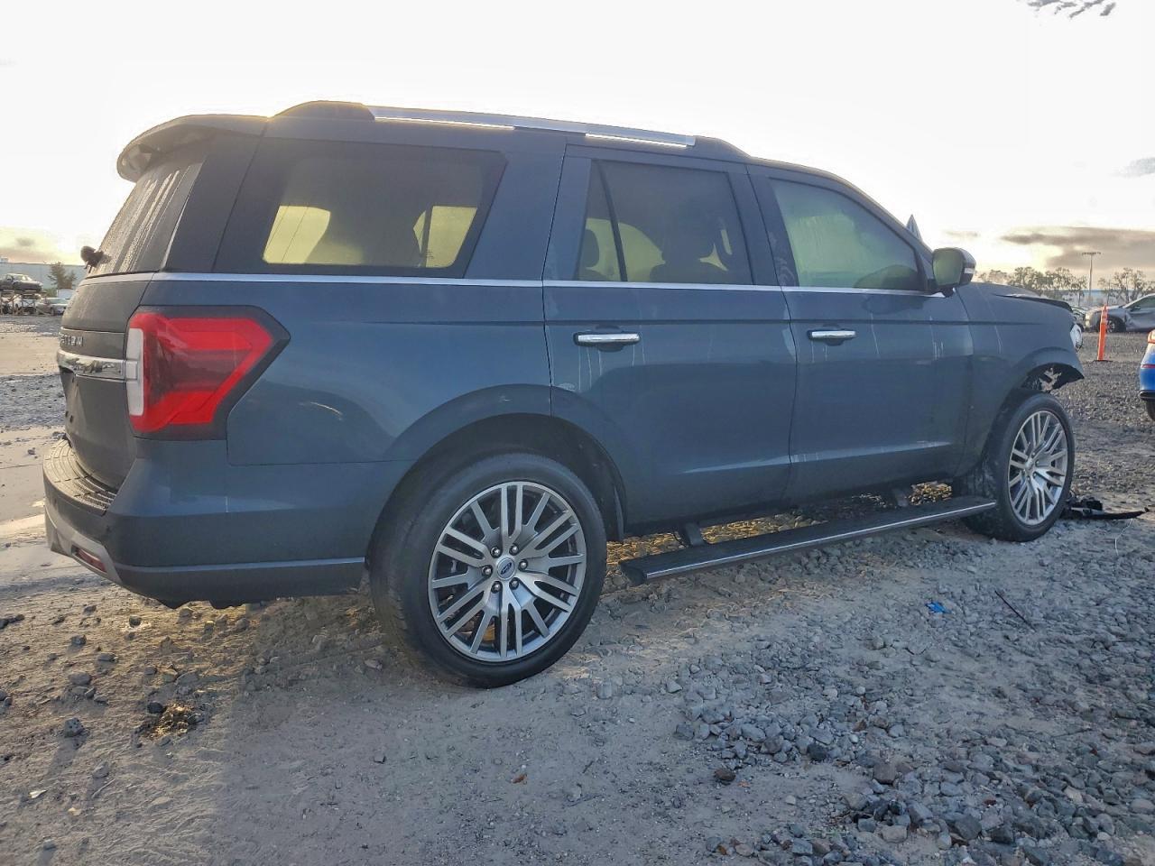 2023 Ford Expedition Limited - Image 3