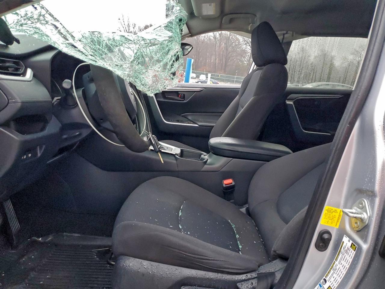 2020 Toyota Rav4 Le - Image 7