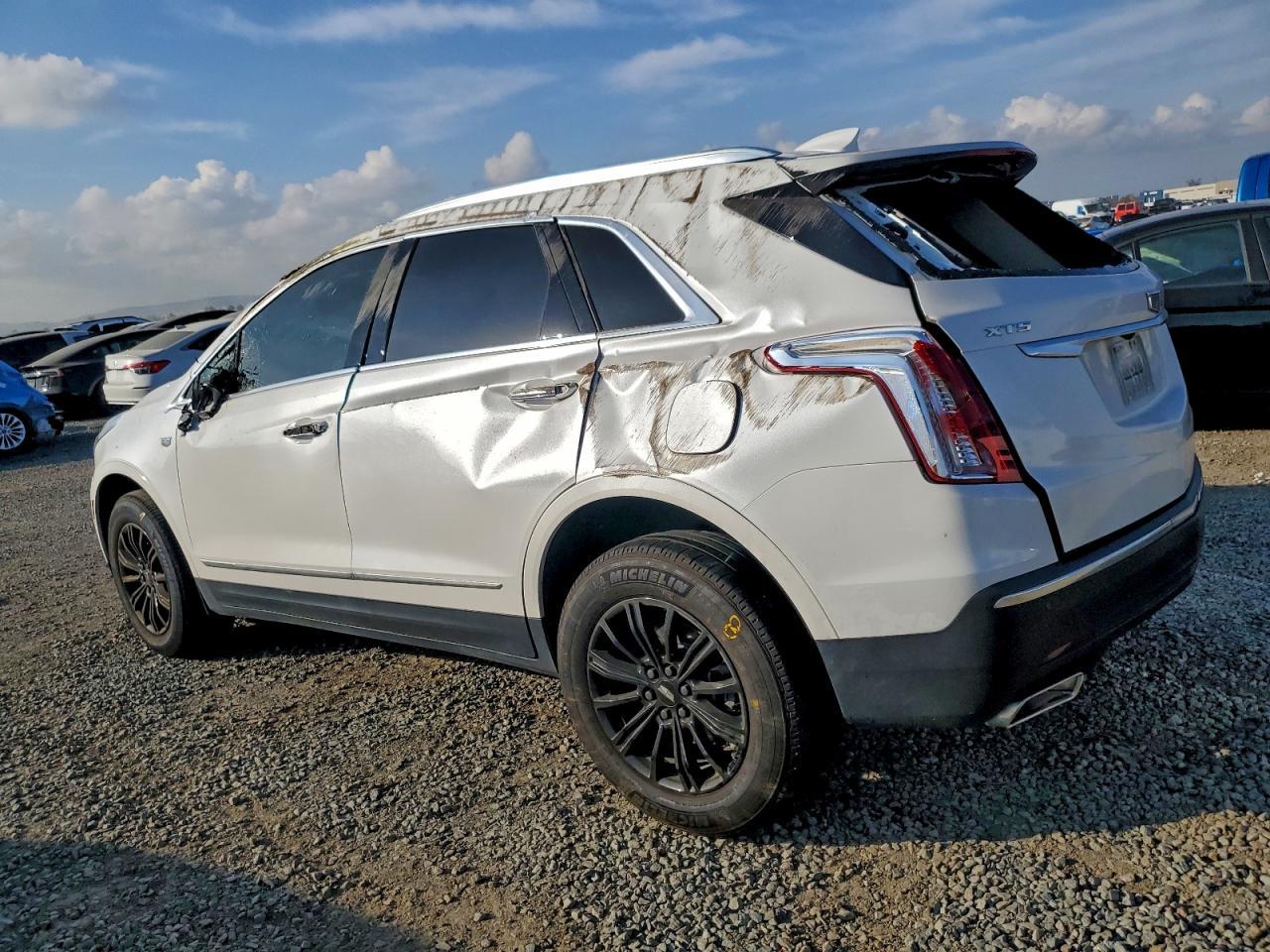 2019 Cadillac Xt5 Luxury - Image 2