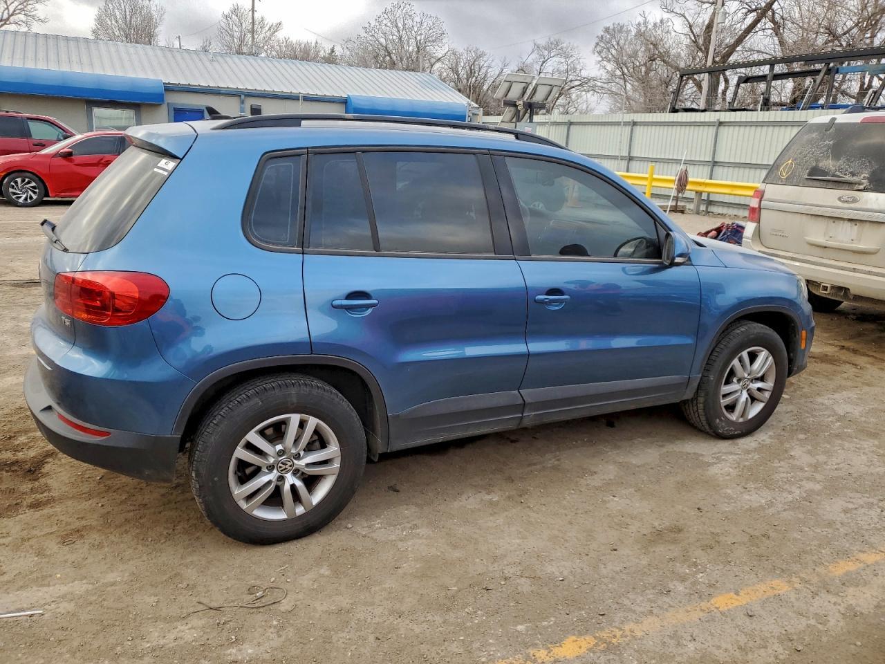 2017 Volkswagen Tiguan S - Image 3