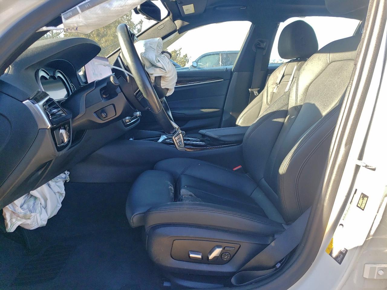 2019 BMW 530E - Image 7