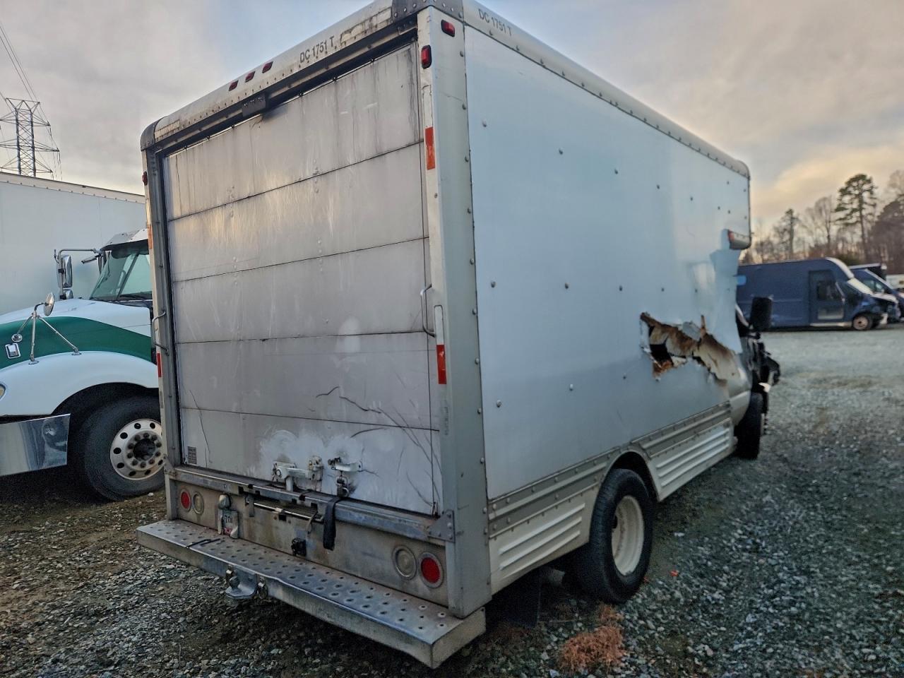 2008 Ford E 450 Box Truck - Image 3