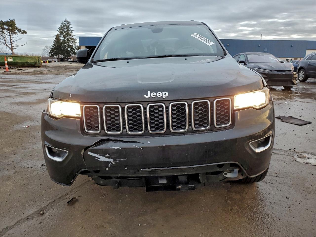 2017 Jeep Grand Cherokee Laredo - Image 5