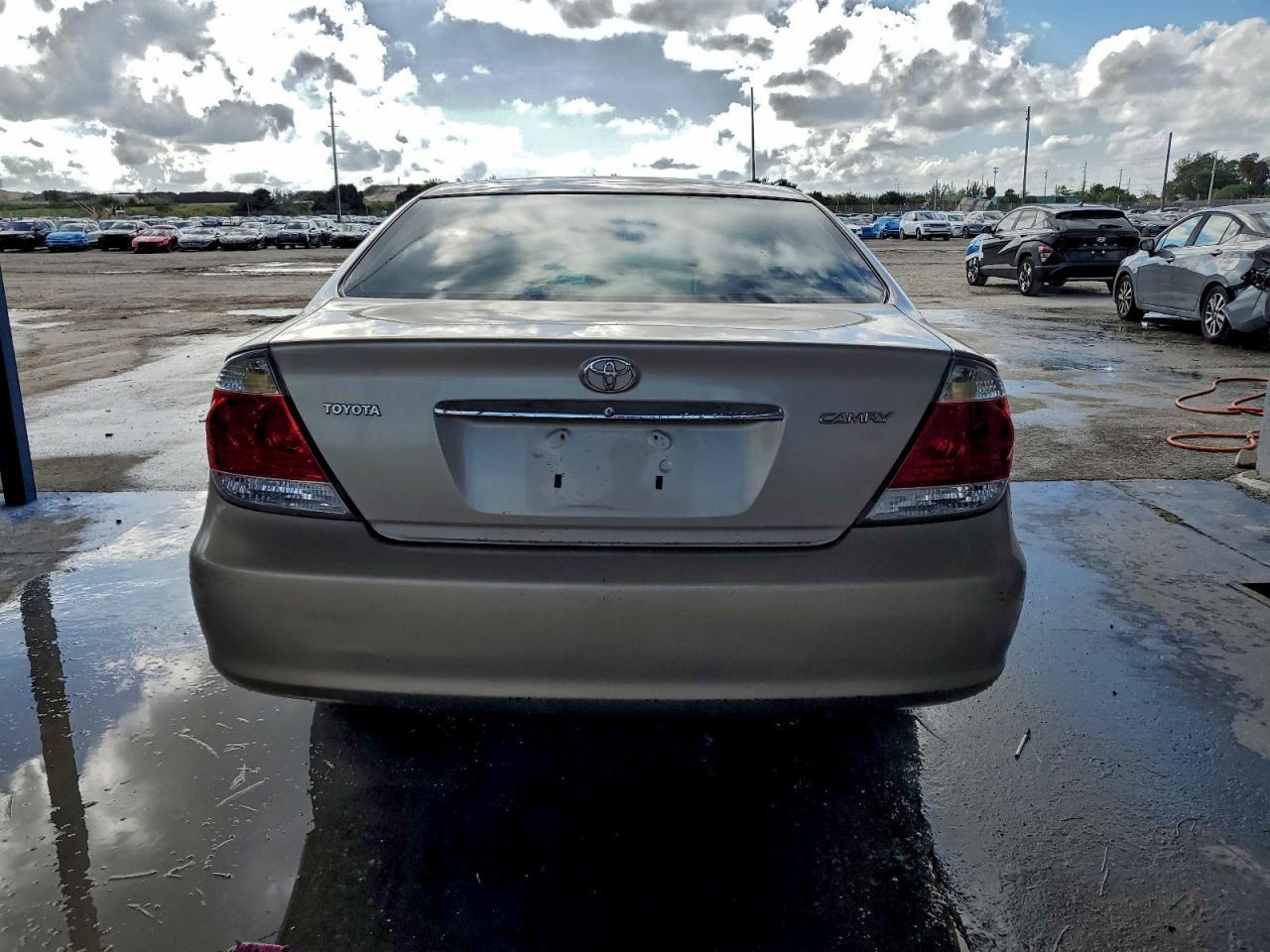 2005 Toyota Camry Le - Фото 6