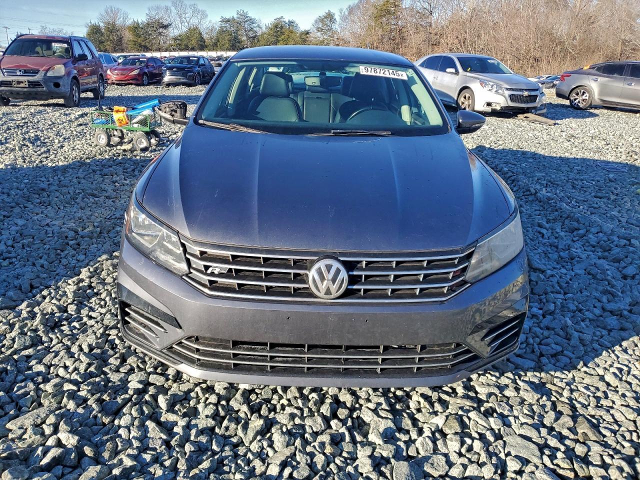 2017 Volkswagen Passat R-Line - Image 5