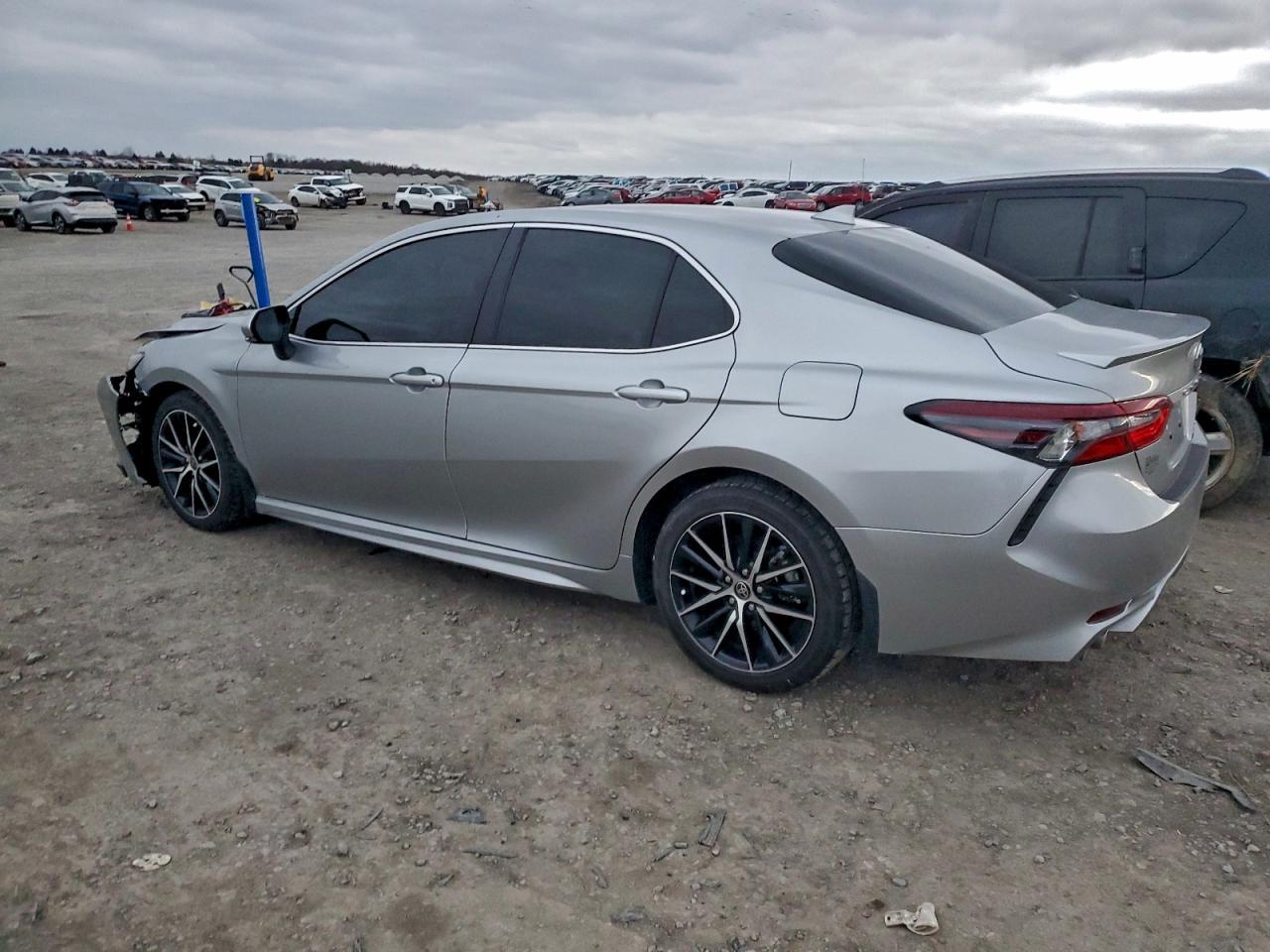 2022 Toyota Camry Night Shade - Фото 2