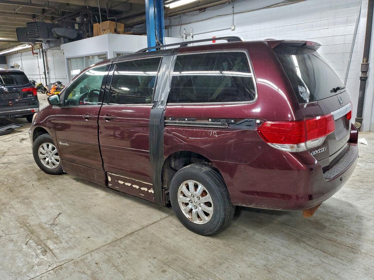 2010 Honda Odyssey Touring - Фото 2