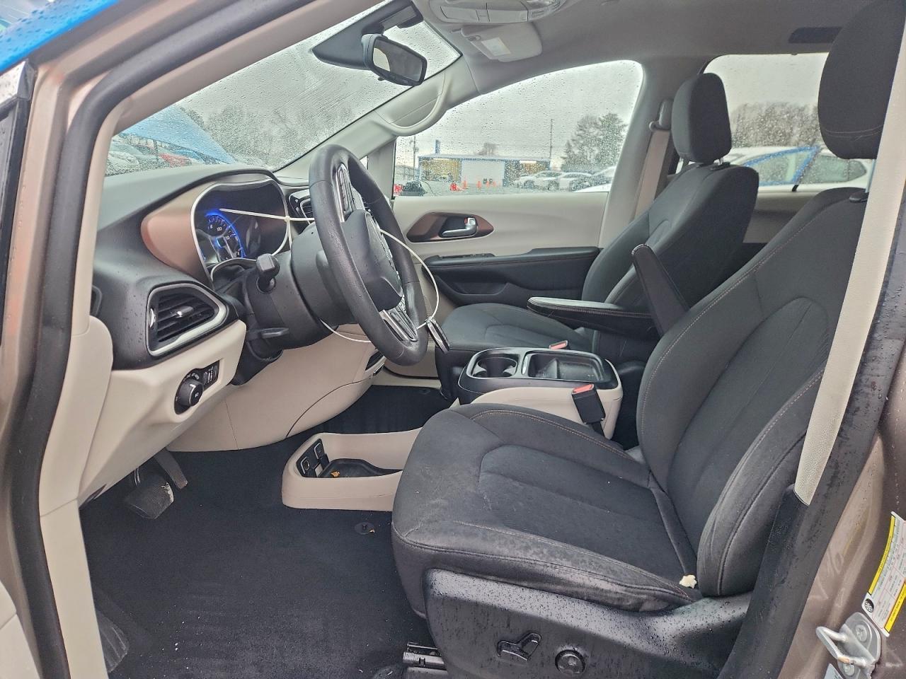 2017 Chrysler Pacifica Touring L - Image 7