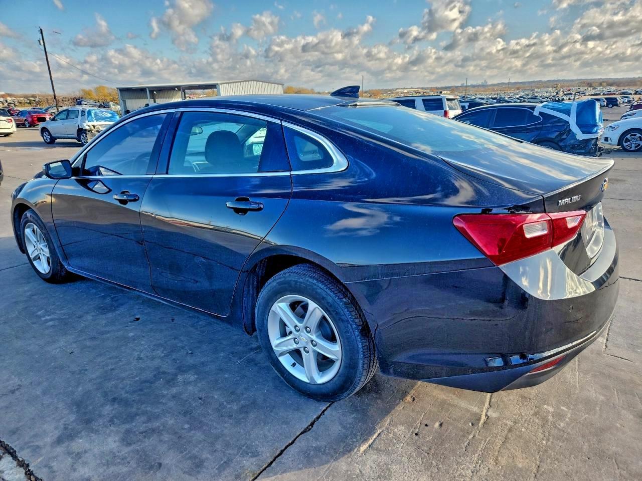 2023 Chevrolet Malibu Lt - Image 2