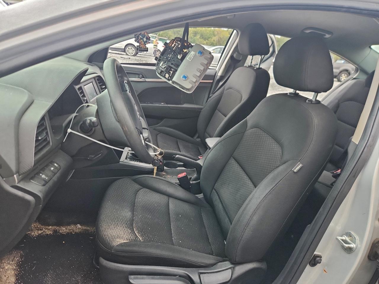 2020 Hyundai Elantra Se - Image 7
