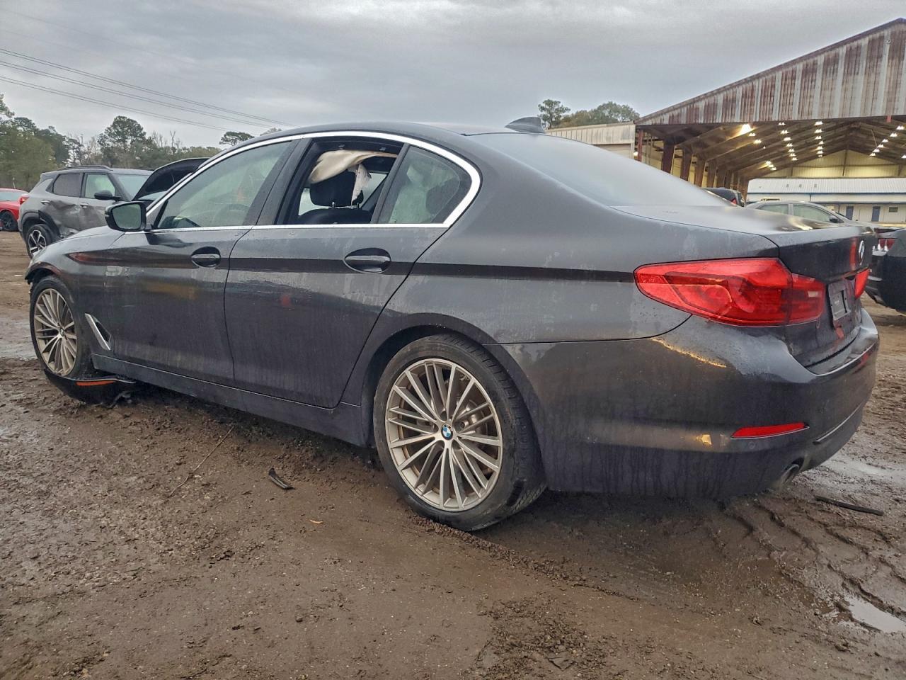 2019 BMW 530 I - Фото 2