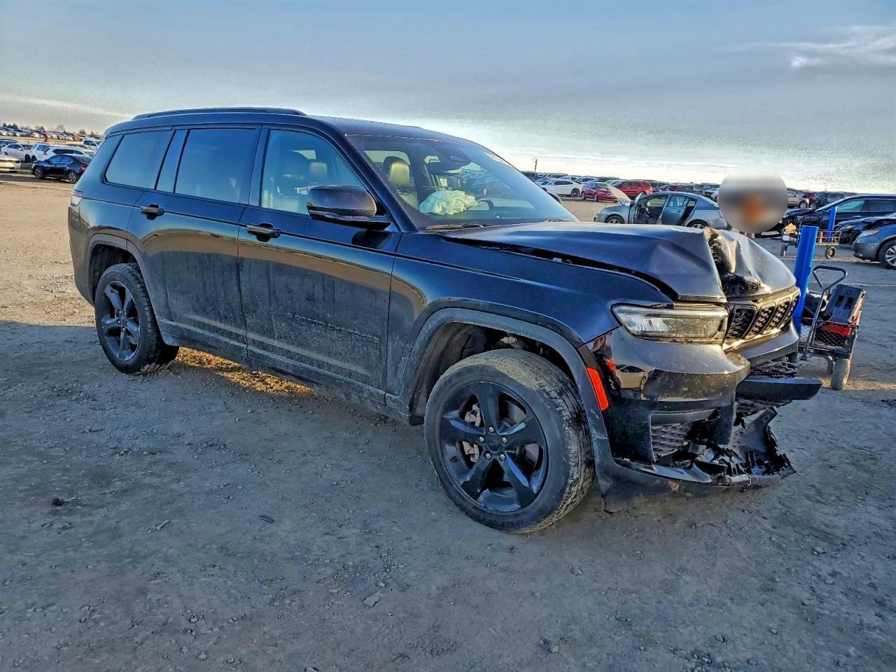 2023 Jeep Grand Cherokee L Laredo - Image 4