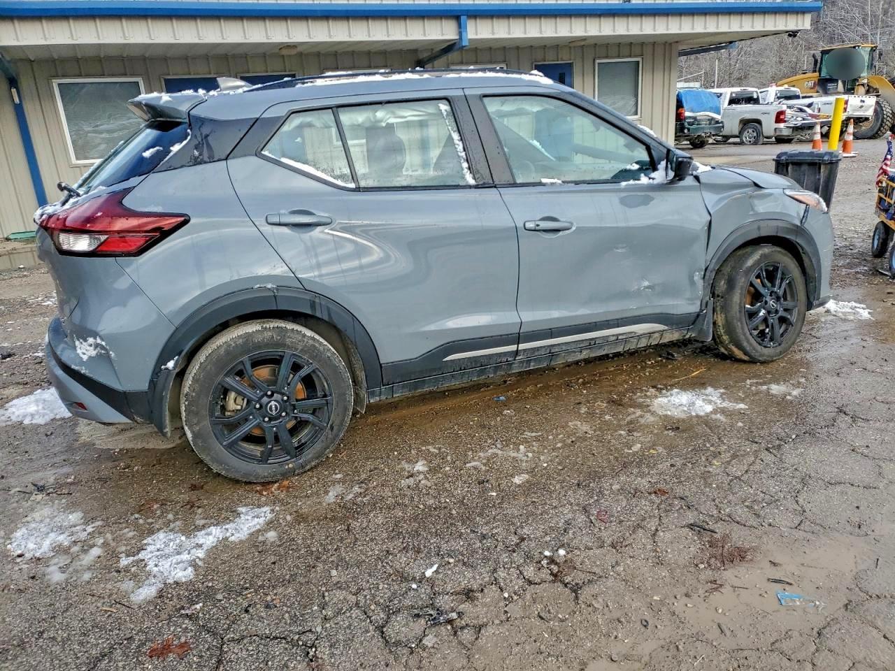 2024 Nissan Kicks Sr - Image 3