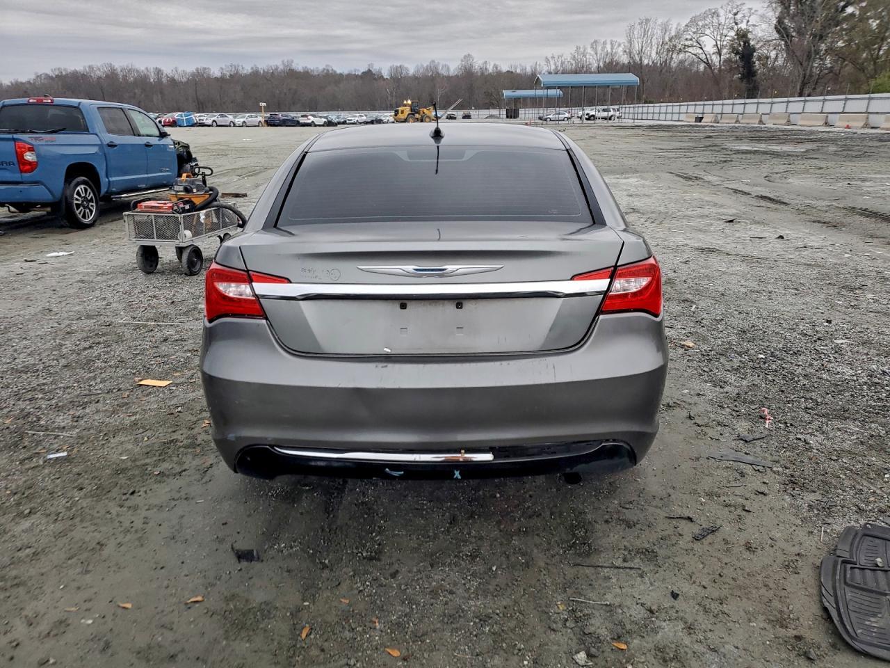 2013 Chrysler 200 Touring - Image 6