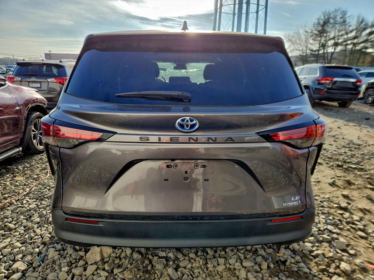 2021 Toyota Sienna Le - Фото 6